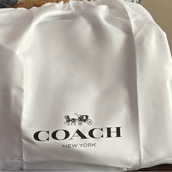 Coach Bryant Carryall - Picture 10 of 15